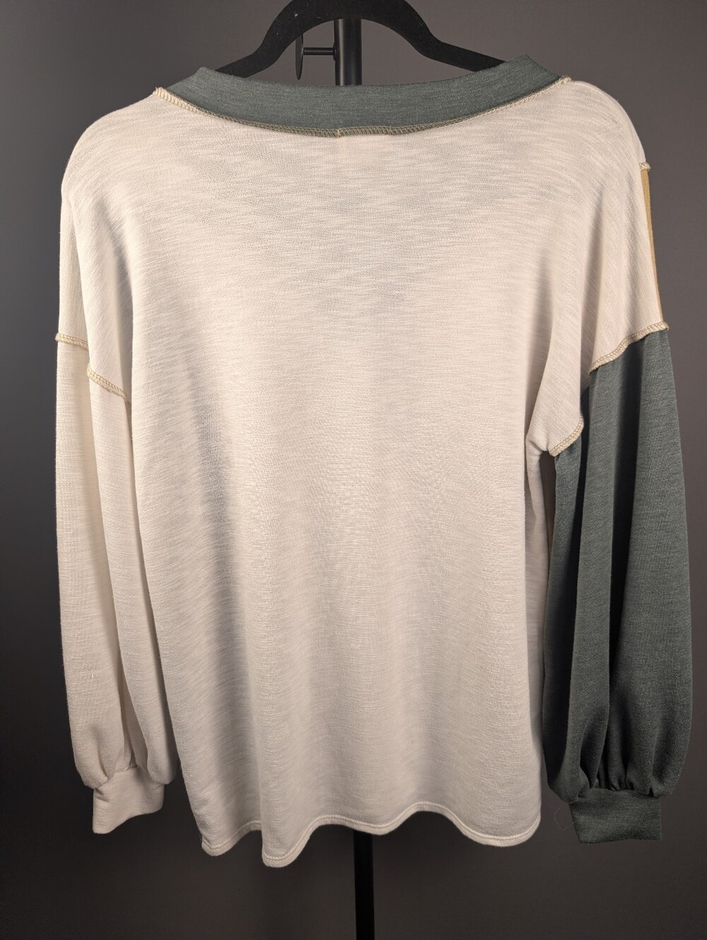 BiBi Colorblock V-Neck Pocket Balloon Sleeve Top A366 - Picture 3 of 11